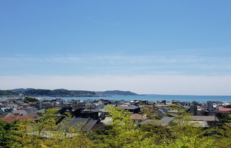 海を望む鎌倉の街並み