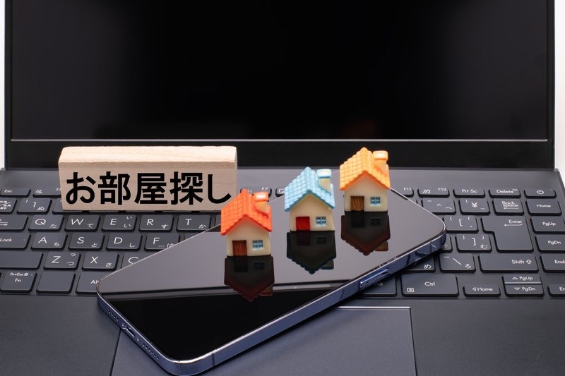 スマホやパソコンで部屋探しのイメージ