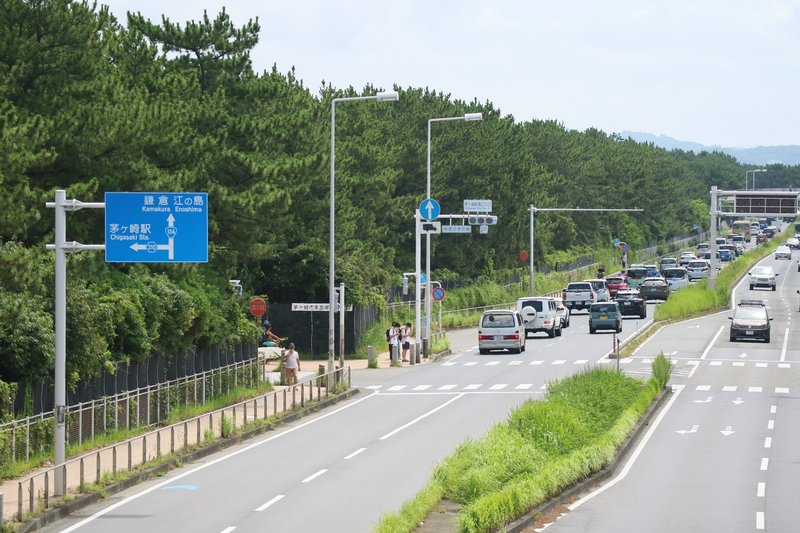 第一江の島交差点付近の渋滞(作者: ビーチドックス、M)