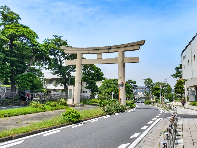 鎌倉 若宮大路 鶴岡八幡宮一之鳥居(作者: WATERWATER、M)
