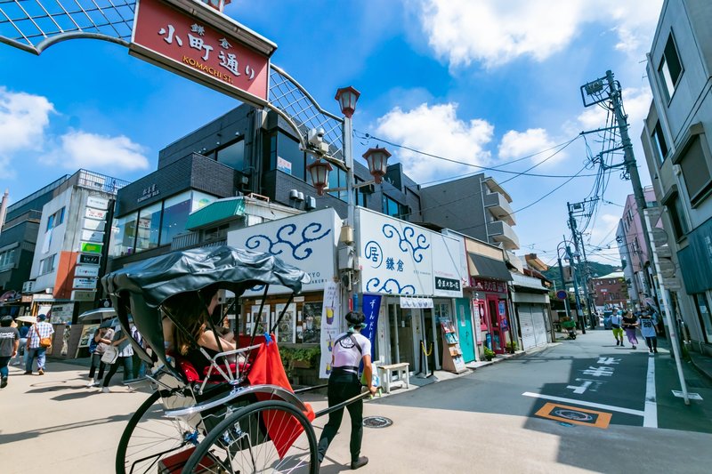 鎌倉の小町通り(人力車あり)