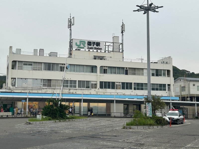 JR逗子駅の駅舎
