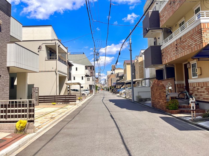 夏 住宅街