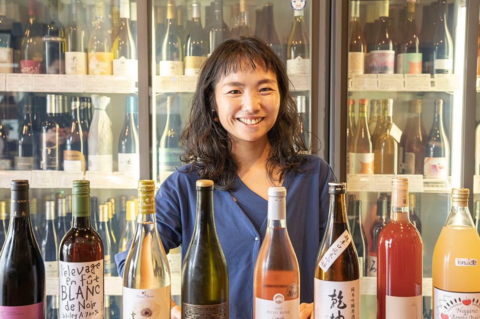 日本ワインがつなぐ、鎌倉・大町の人と街の風景。「日本ワイン店じゃん」加藤曜子さん