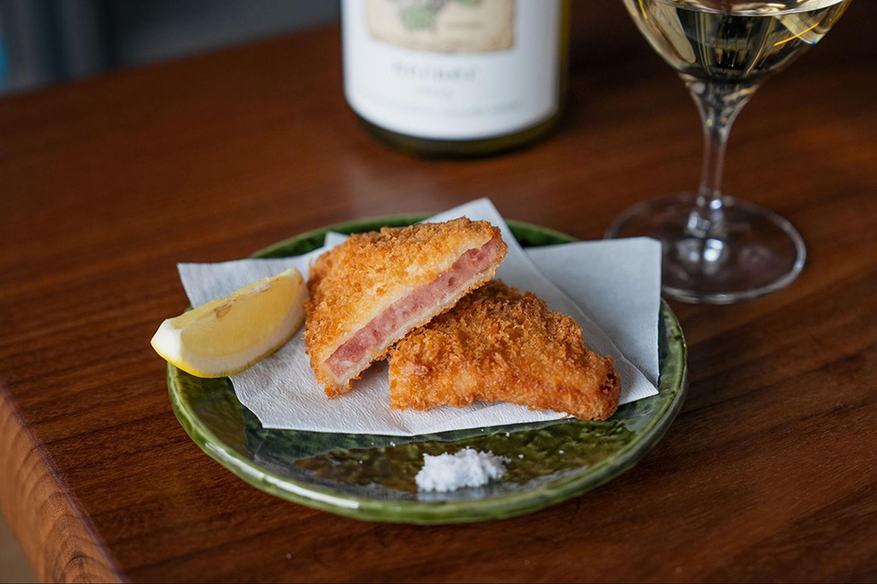 おすすめの一品「横須賀松坂屋のハムカツ」の写真